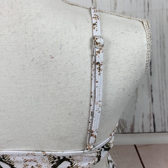 Bikini - Picture 3 of 4